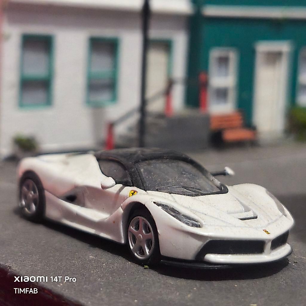 Kyosho white Lá Ferrari diecast