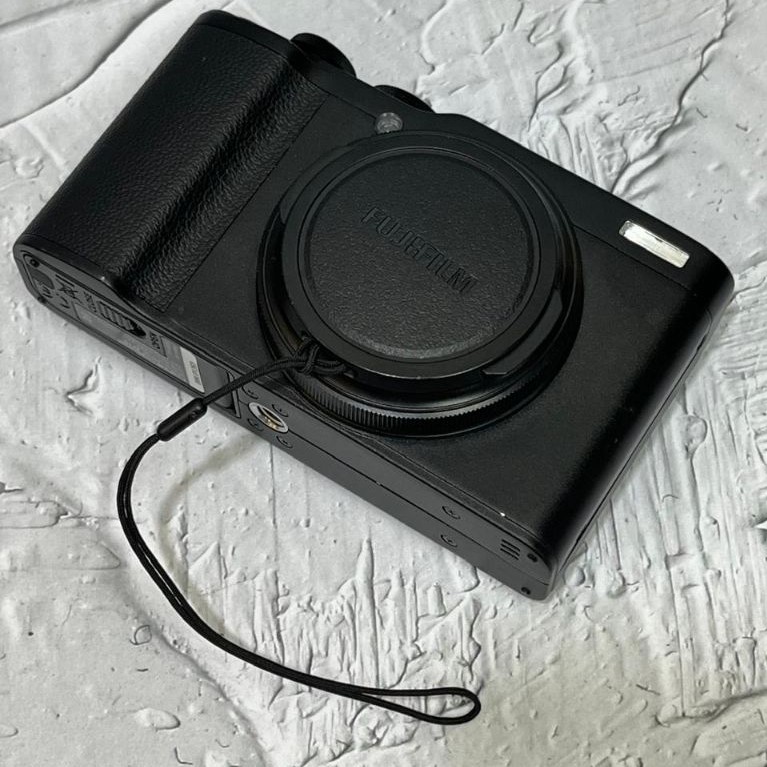 FUJIFILM XF10 / XF 10 COMPACT DIGITAL CAMERA DIGICAM MULUS MURAH BERGARANSI