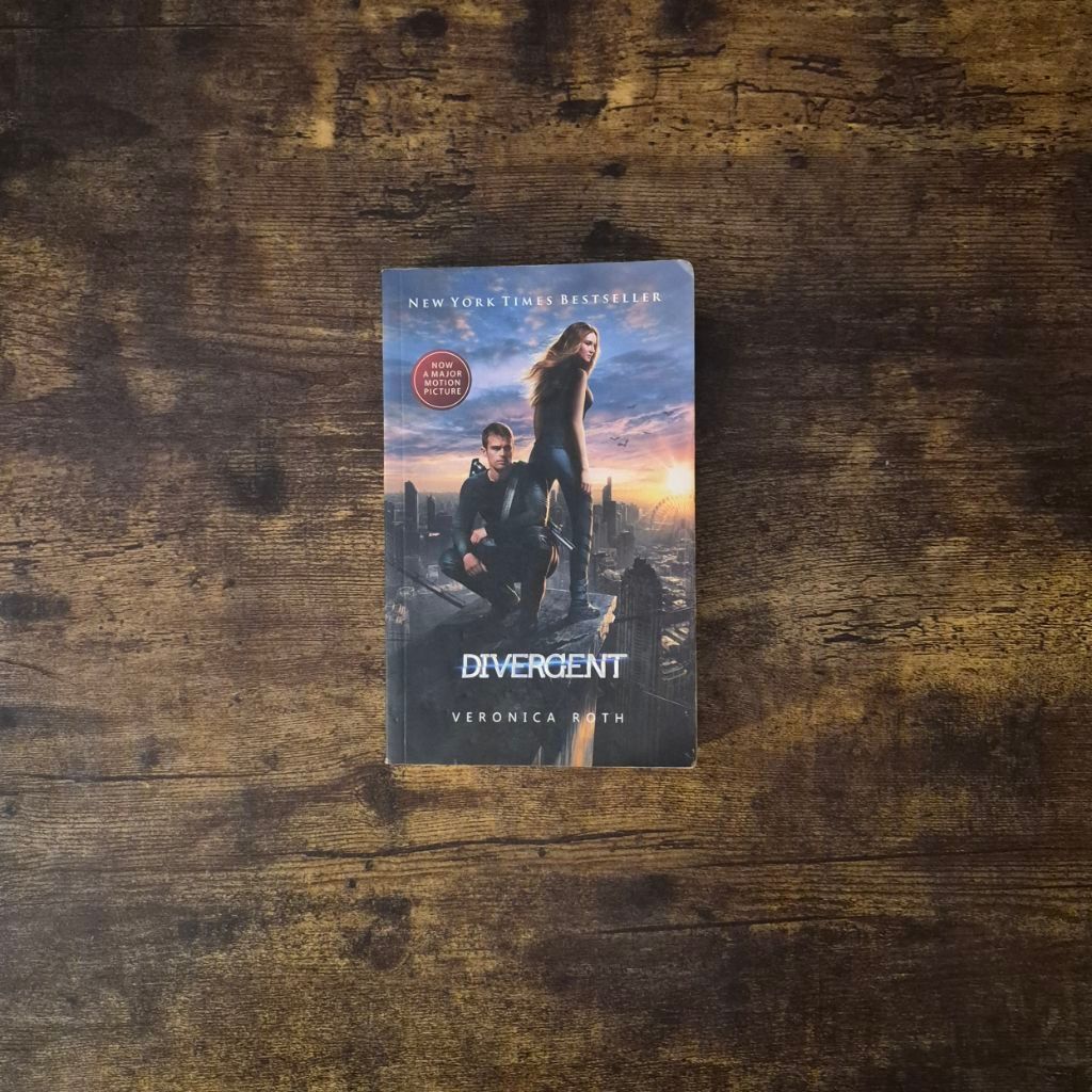 DIVERGENT - VERONICA ROTH