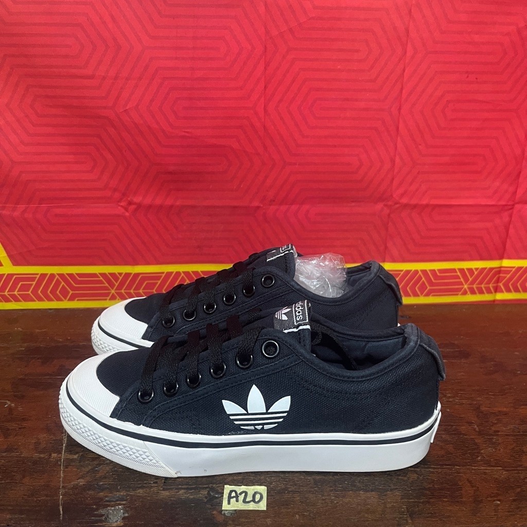 Sepatu adidas Nizza Trefoil size 36