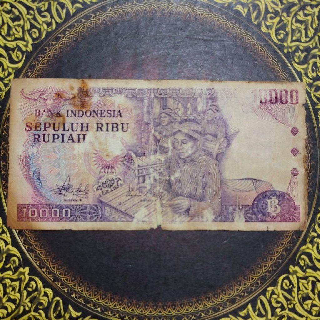 uang 10000 rupiah gamelan tahun 1979 fine