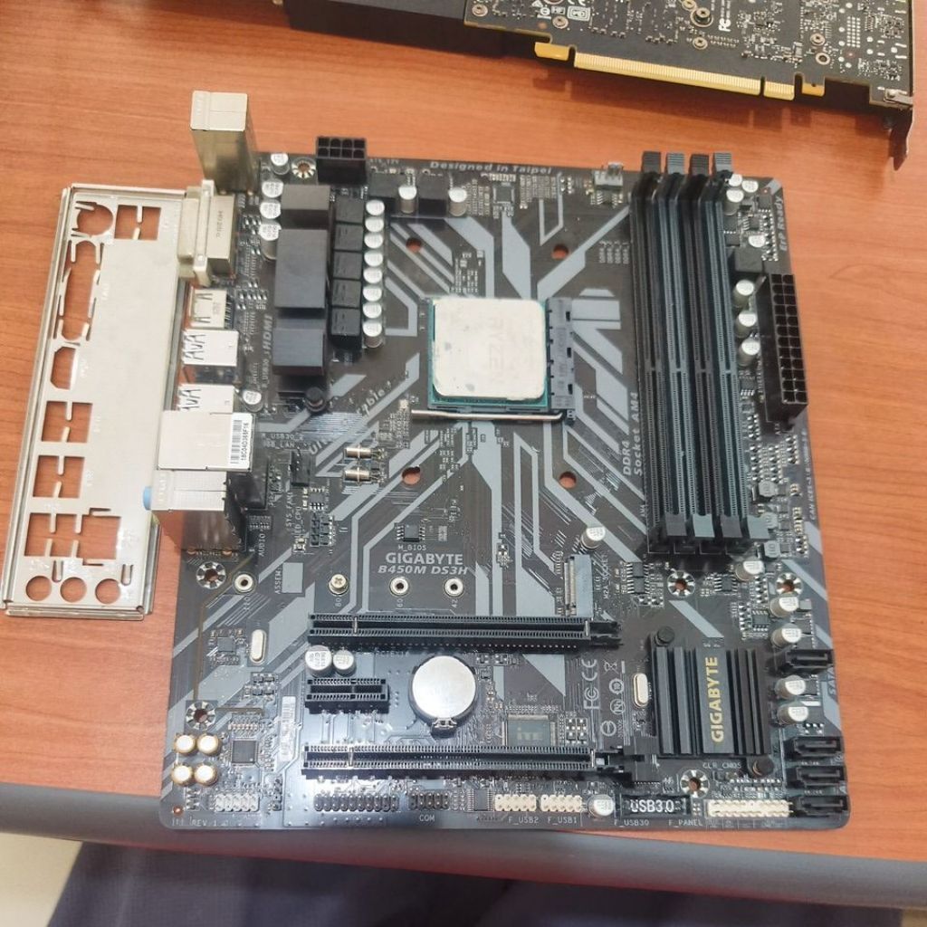 mainboard gigabyte b450m ddr4 + procsesor amd ryzen 5 3400g