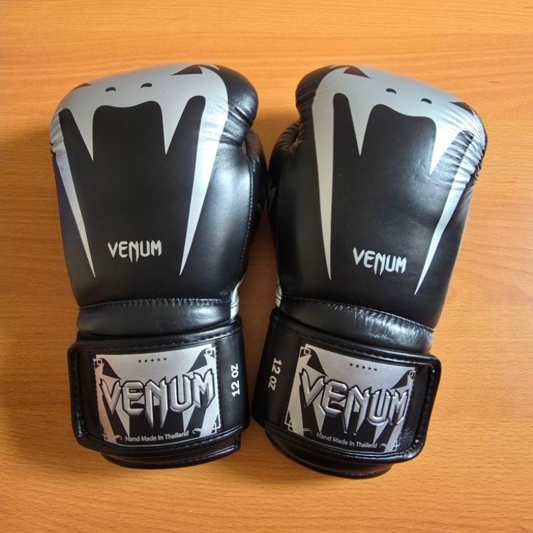 venum giant 3 12oz used 4-5x