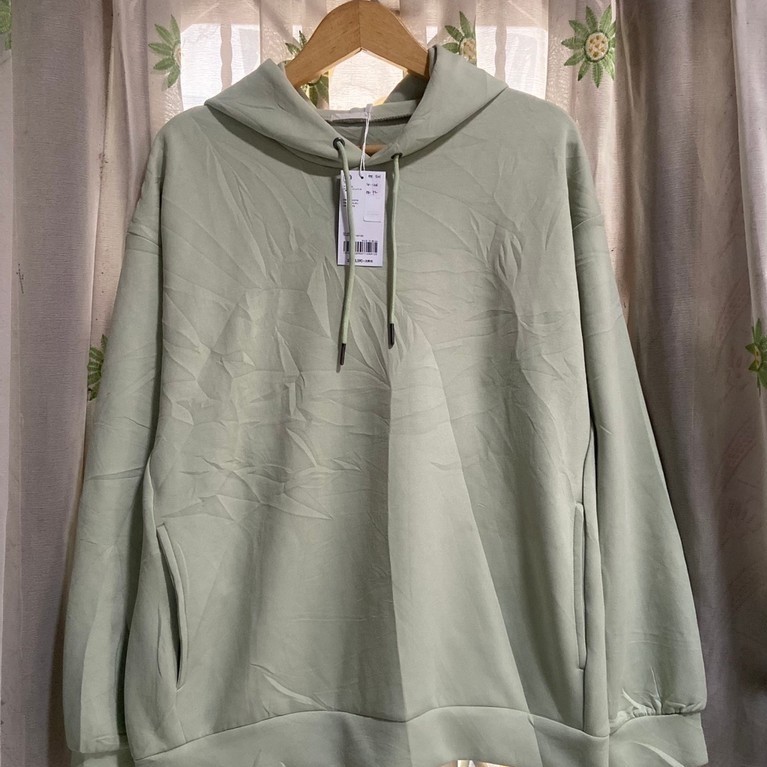 Hoodie GU scuba hijau pastel size M