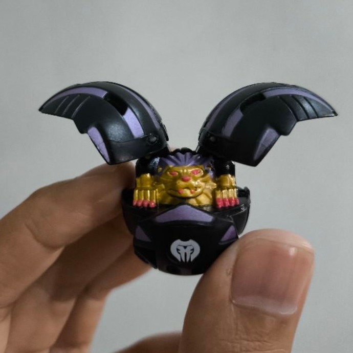 Bakugan Darkus Griffon B2