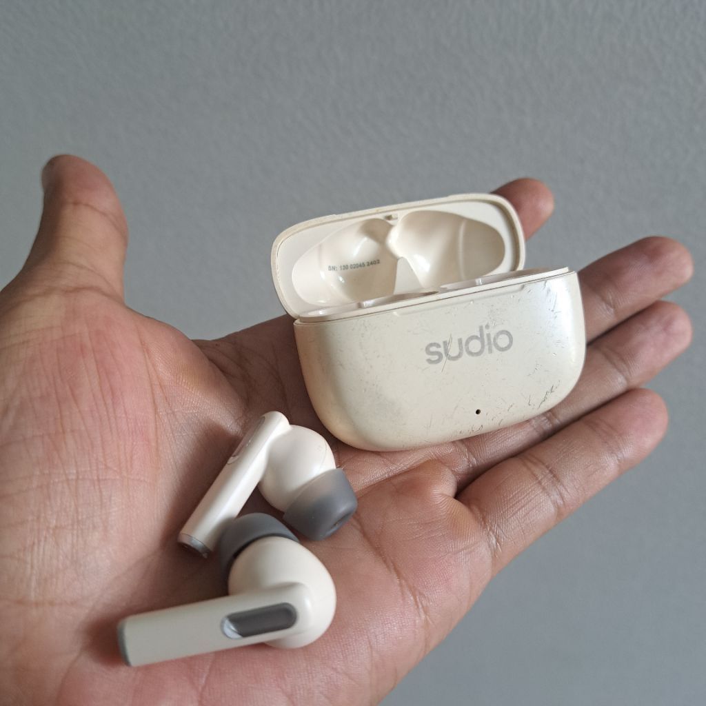 Headset Tws Sudio A1 Pro Bekas