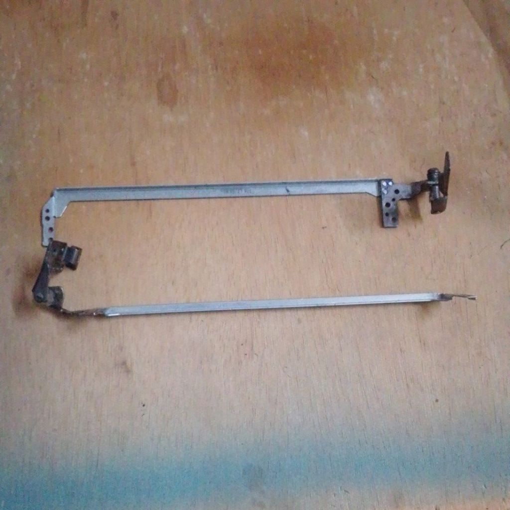 Engsel Laptop Acer Aspire E1-410