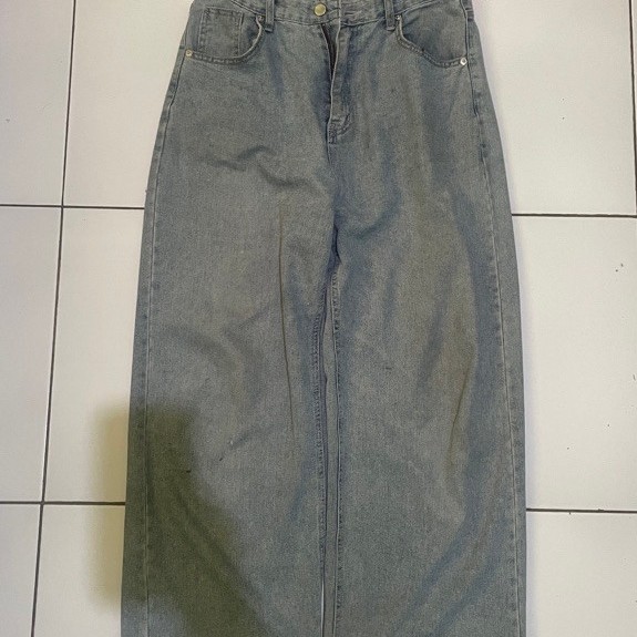 Baggy Blue jeans