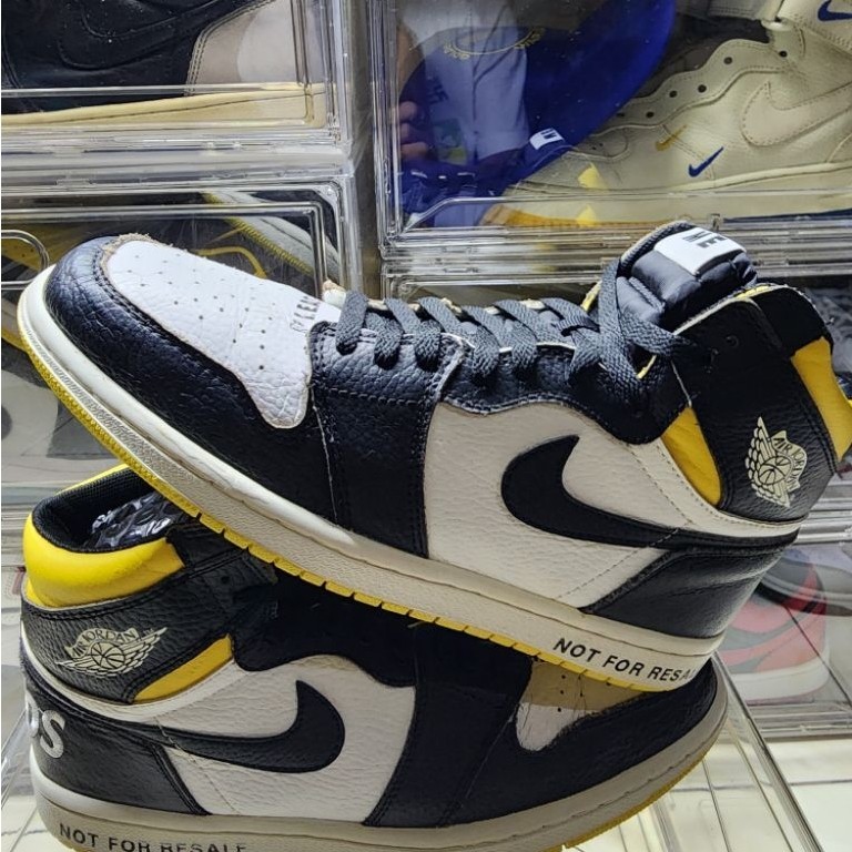 Nike Air Jordan 1 Retro High no photos ” Varsity Maize "Not For Resale" warna hitam, putih, dan kuni