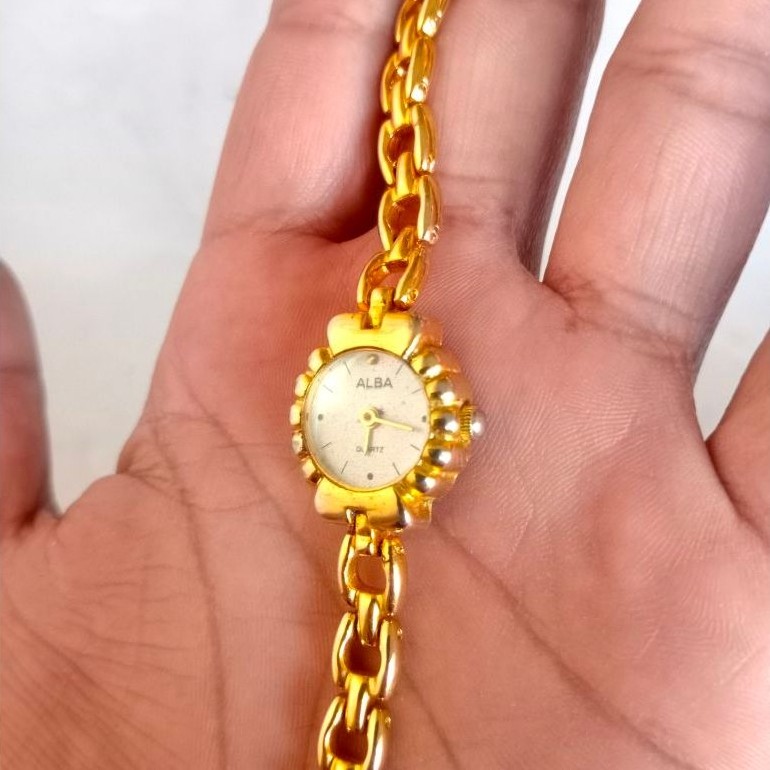 Jam Tangan Wanita ALBA Analog Tali Rantai Warna Emas Model Kasual vintage model 2 jarum