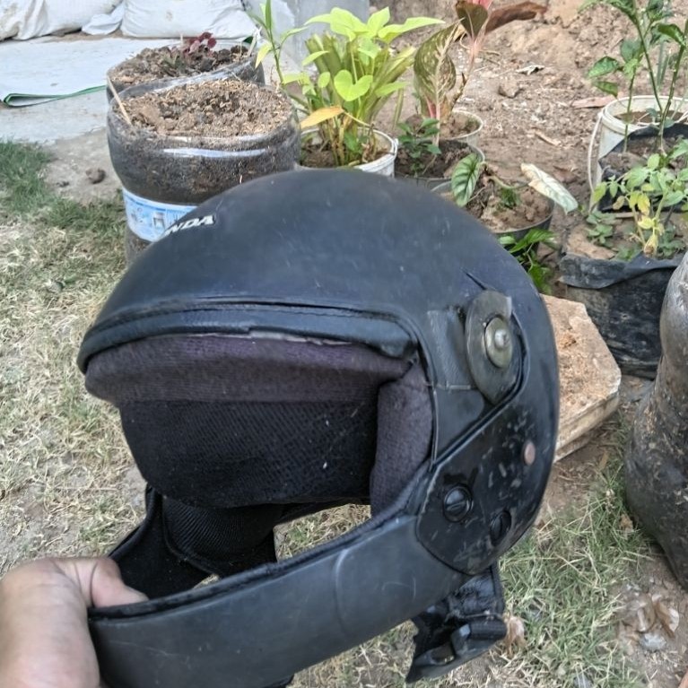 Helm Motor honda jadul (bahan)