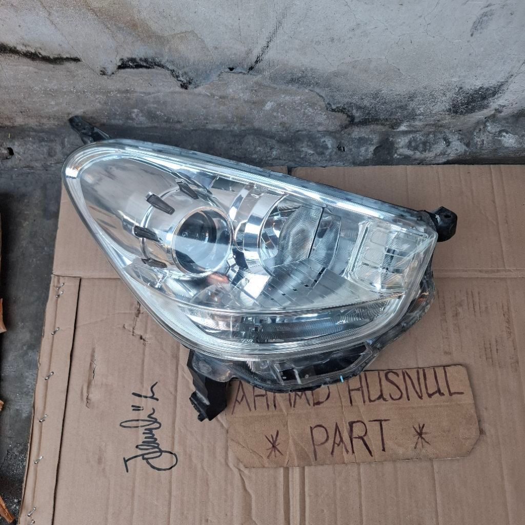 lampu depan headlamp daihatsu sirion kanan 2012 2013 2014 original