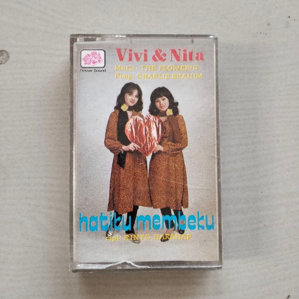 Kaset Pita Vivi & Nita + Hatiku Membeku