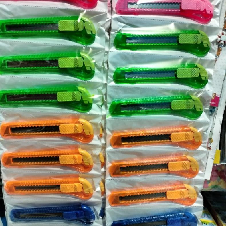 

Terbaru (Isi 12 Pcs) Pisau Cutter Bening Warna/Pisau Cutter Bening Warna Besar Terbaru