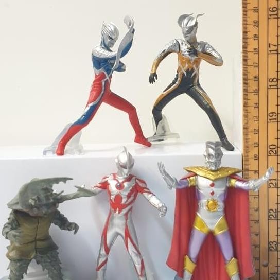 

Fure Topping Kue Ultraman Dan Monster Series