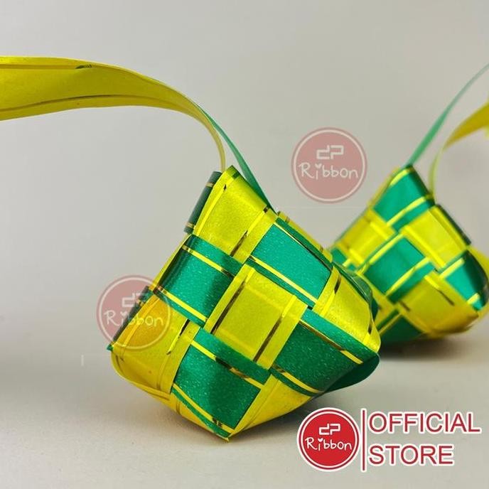 

Ketupat Pita Lis Emas 6,5cm Hiasan Parcel Lebaran Hari Raya Idul Fitri