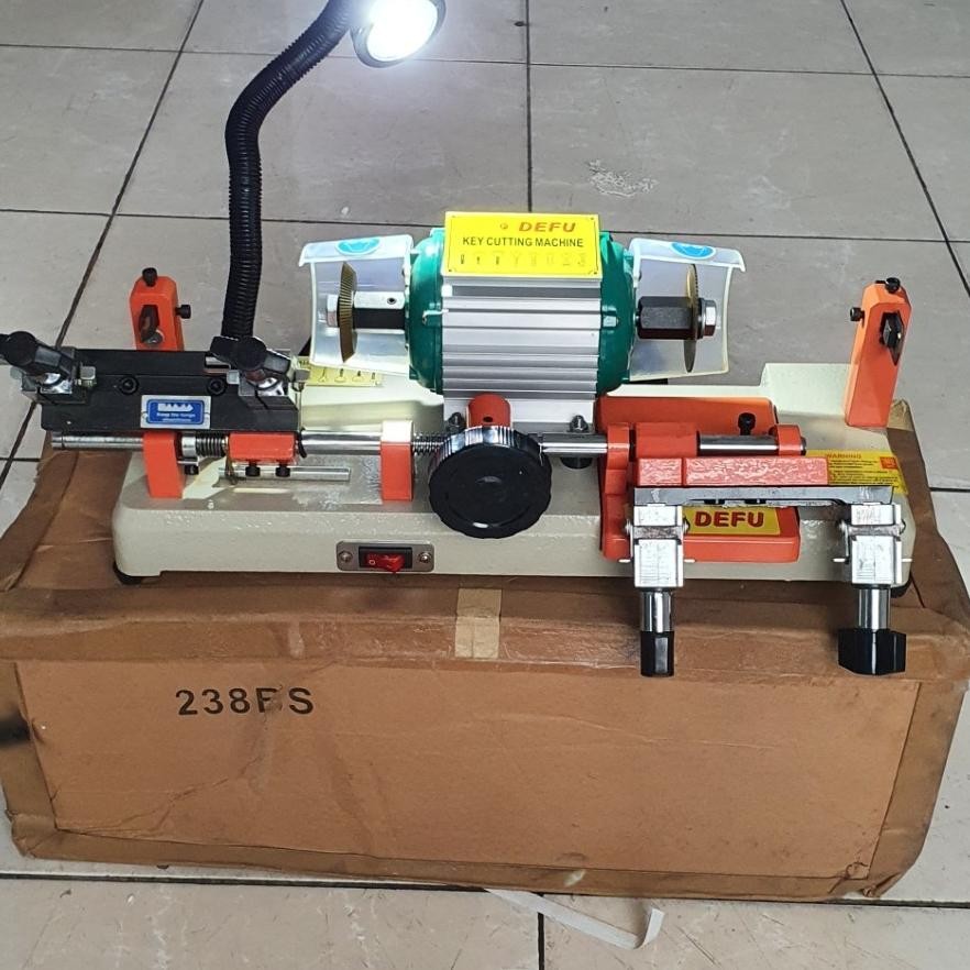 mesin duplikat kunci defu