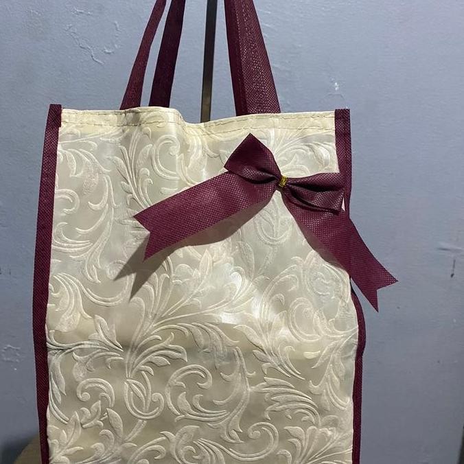 (1 Pack = 60 Pcs) Goodie Bag Hajatan 22X22Cm Motif Embos Pita / Tas Hajatan / Tas Nasi Box / Tas Haj