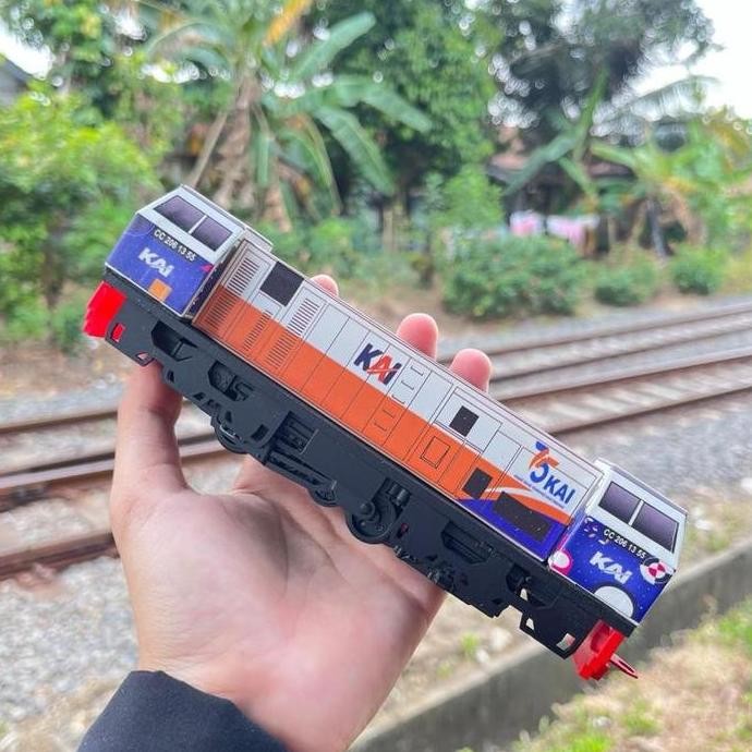 Miniatur Kereta Api Lokomotif cc206 HYPE TRIP FULL AKRILIK Mesin bisa