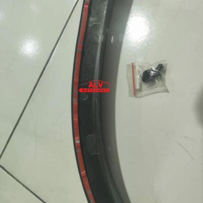 SPOILER BUMPER DEPAN KIRI MITSUBISHI OUTLANDER FACELIFT KM004787