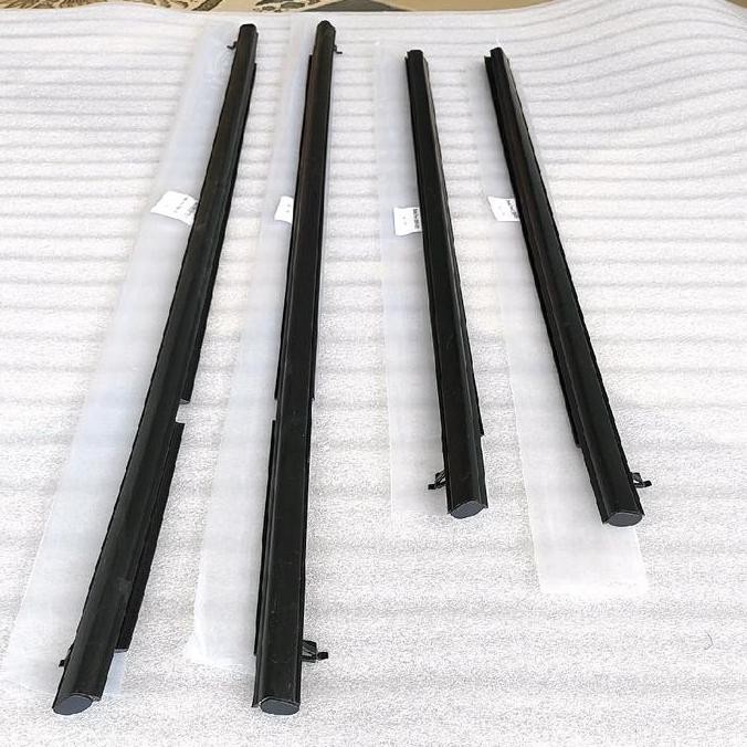 Pelipit karet kaca luar mobil Honda Freed 2009-2015 black