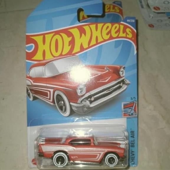 hotwheels 57 chevy merah