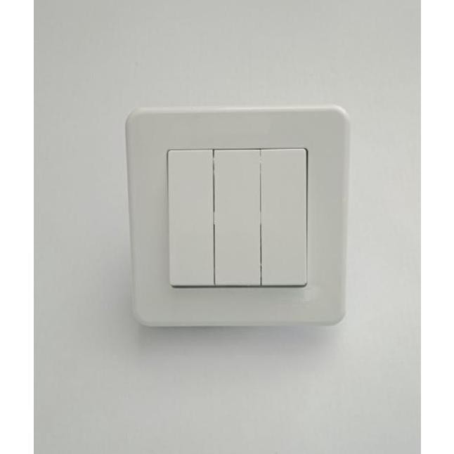 SAKLAR TRIPLE IB LEONA SCHNEIDER