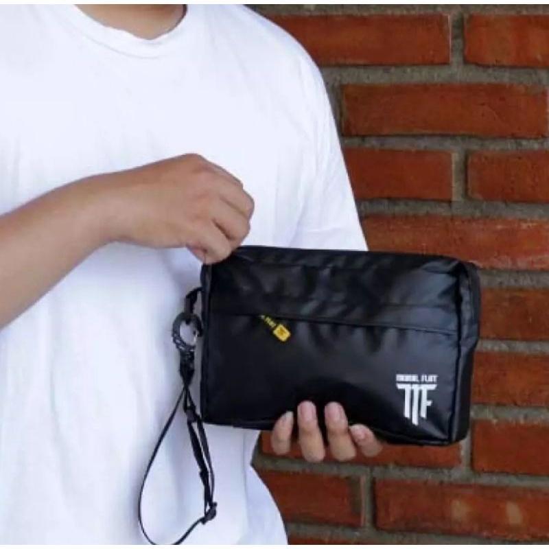 Moral Flat Tas Genggam 2 Mode Handbag & Slingbag Waterproof ( Tahan Air ) Include 2 Strap / Tali