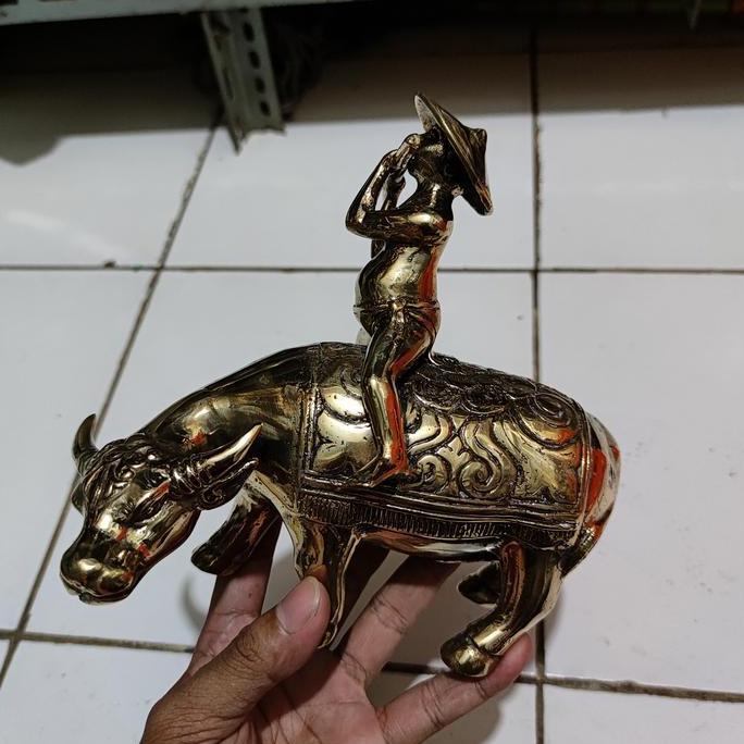 >*>*>*>*] patung kerbau emas pajangan 20 cm