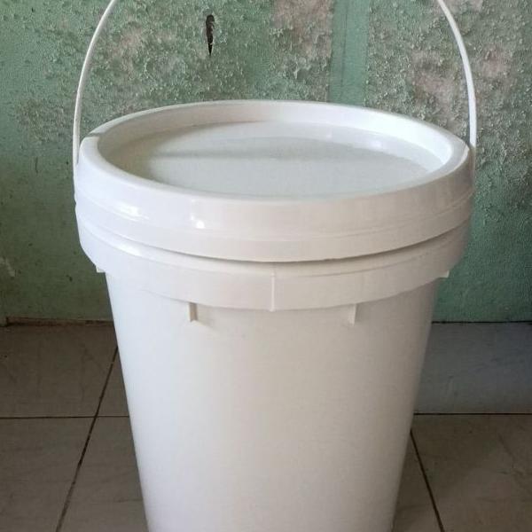 Ember Ukuran 20Kg Kondisi Baru Warna Putih