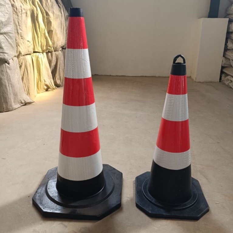 Rubber Traffic Cone Black 90cm / Traffic Cone Hitam PVC 90 cm