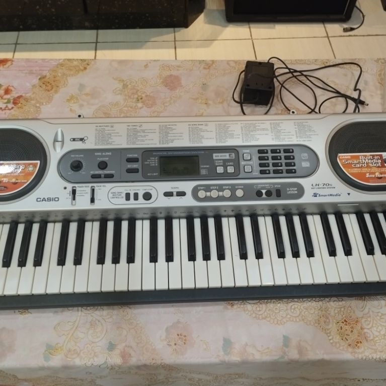 Keyboard piano casio LK-70s
