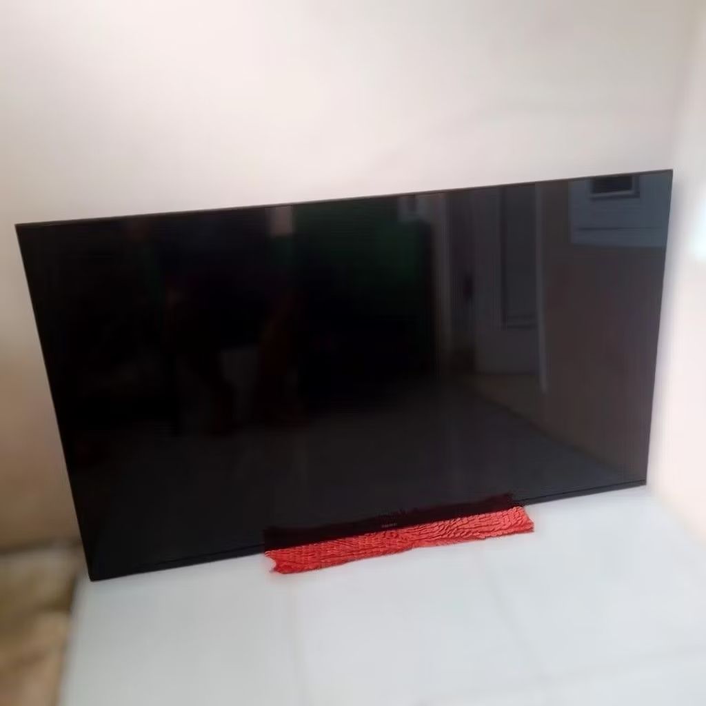 TV Sony 55X90J Layar Retak, Komponen dalam sudah tidak ada.