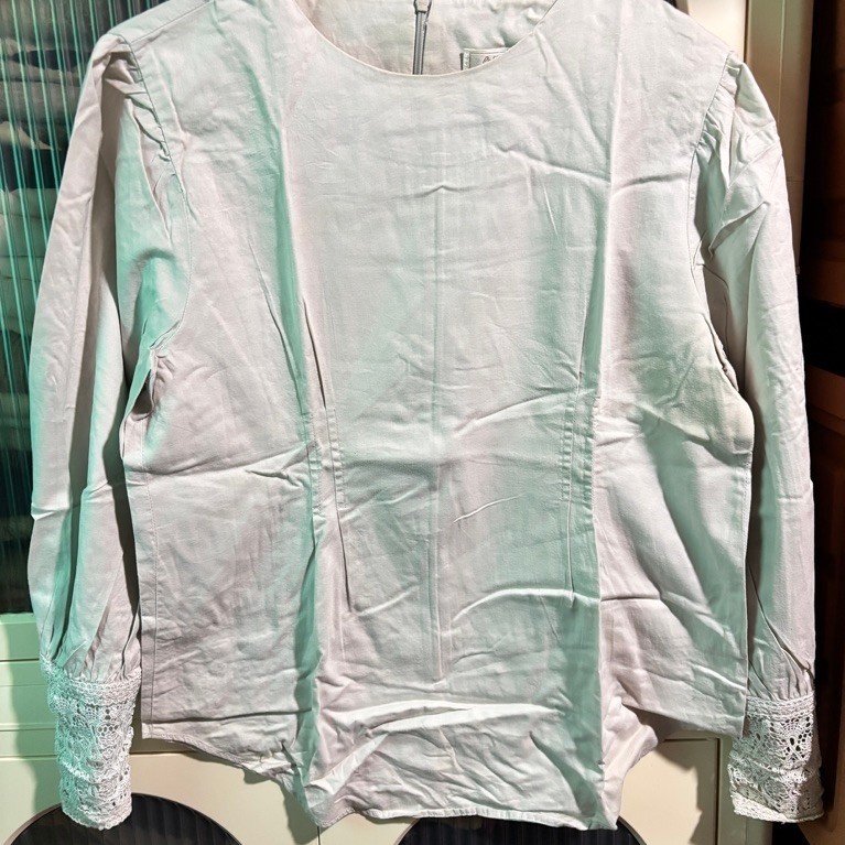rolling paper puffy blouse