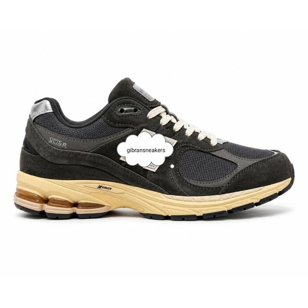 SEPATU SNEAKERS NB 2002R BLACK DARK GREY