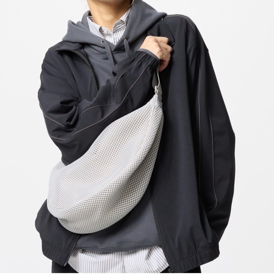 UNIQLO Sling Bag Half Round White Tas Selempang Putih Polos Jaring Original