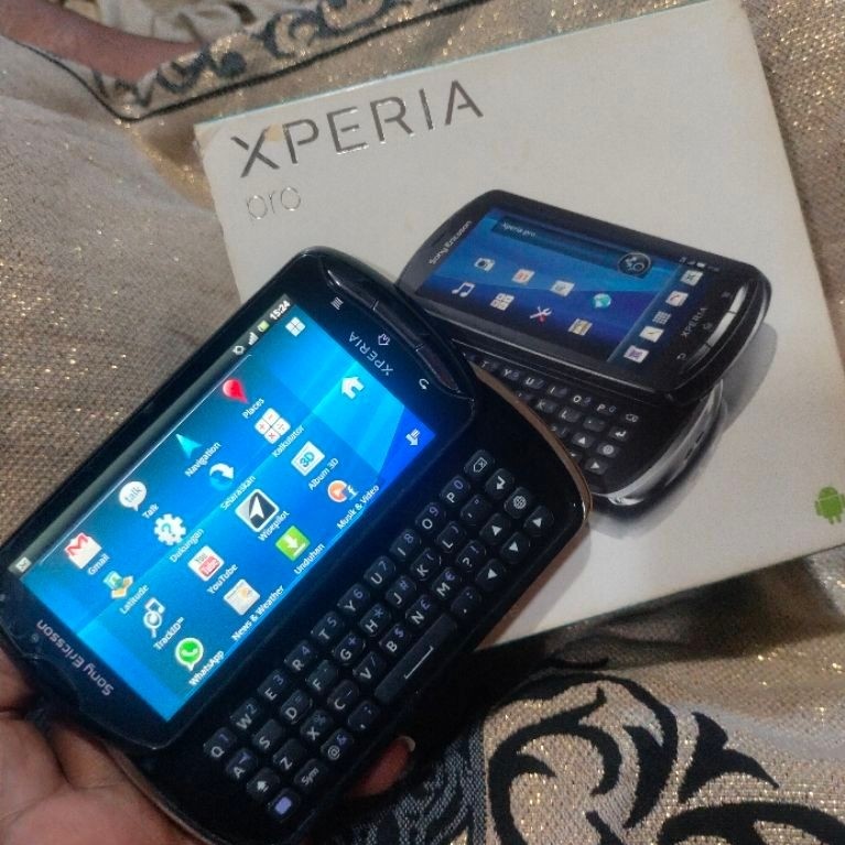 Hp Sony Ericsson Xperia Pro atau MK16i slide rare langka seperti baru like new