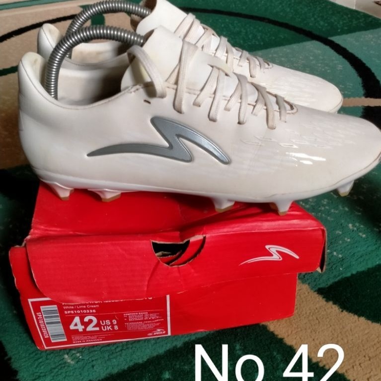 SEPATU BOLA SPECS NO 42 SECOND