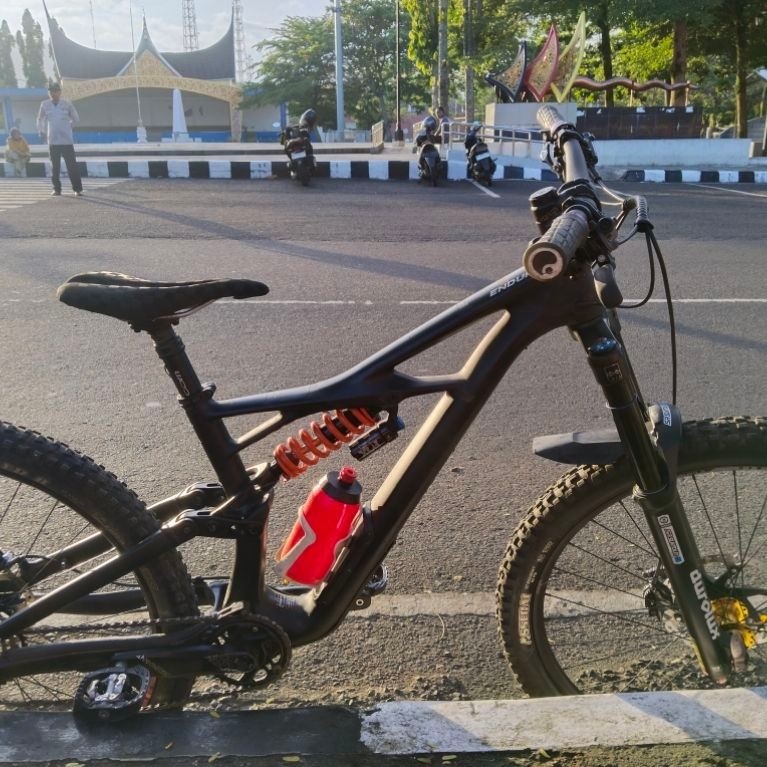 specialized enduro comp 2018