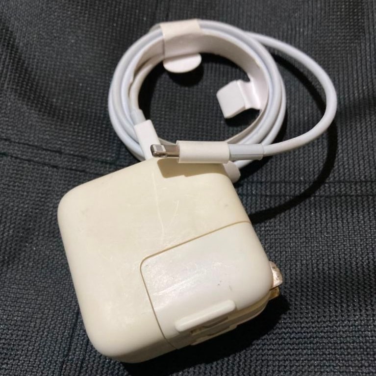 Charger Original & kabel lightning preloved