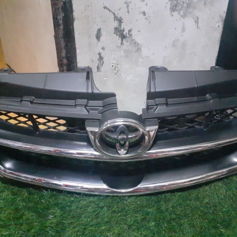 Gril  bumper depan Toyota Avanza Gen 1 facelift VVTi  2008-2011 original