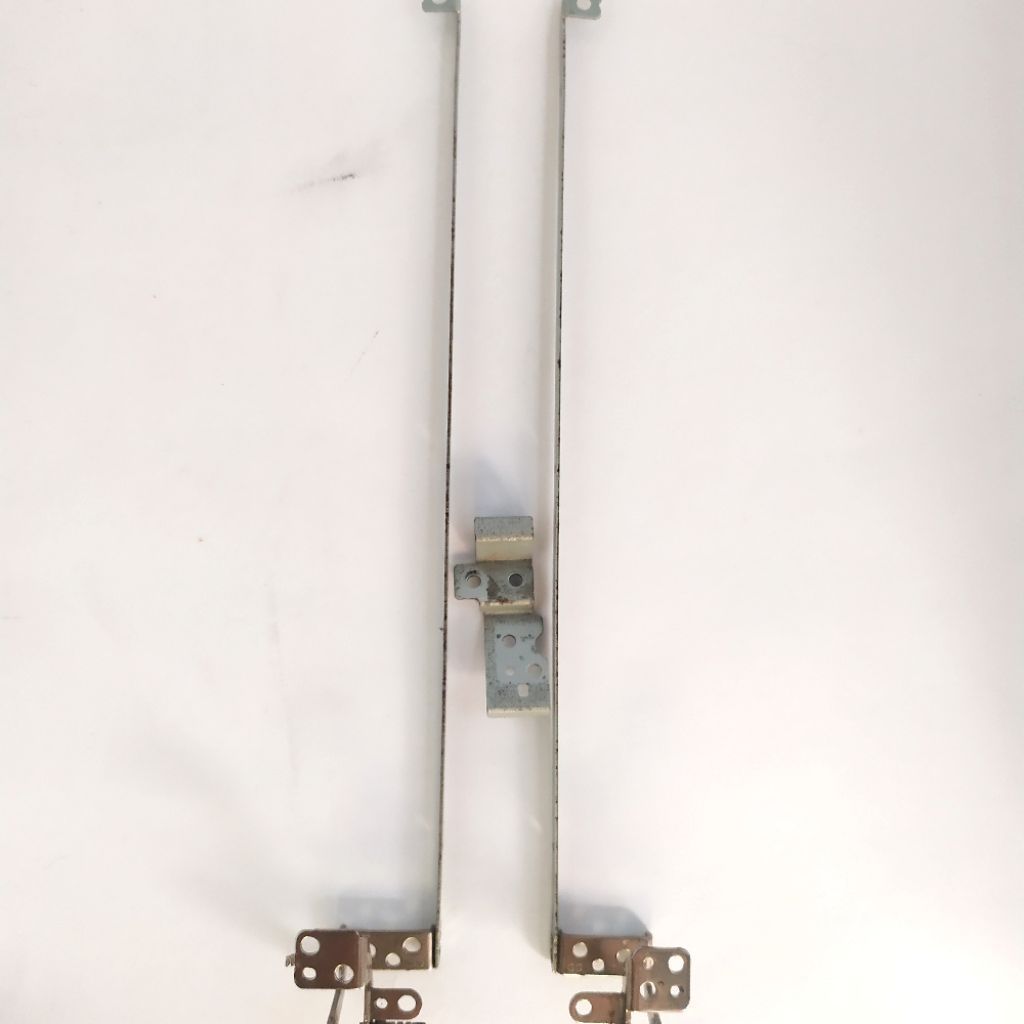 Engsel / Bracket LCD Laptop Toshiba C640 Original
