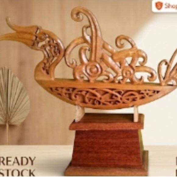 perahu ukir dayak