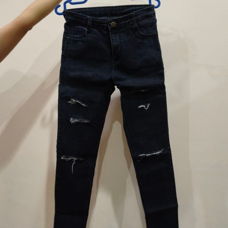 Preloved - Ripped Jeans