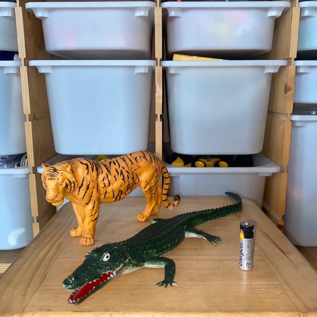 Mainan Figure Hewan Harimau dan Buaya Karet