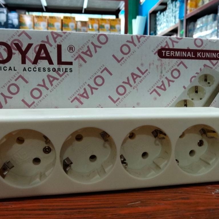 STOP kontak loyal lubang 4