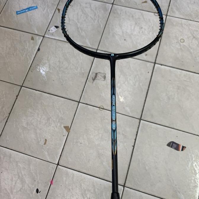TERBARU - Raket Badminton APACS NEW EDGE SABER 100 Grip 4u G1 kuat 35 LBS ORI