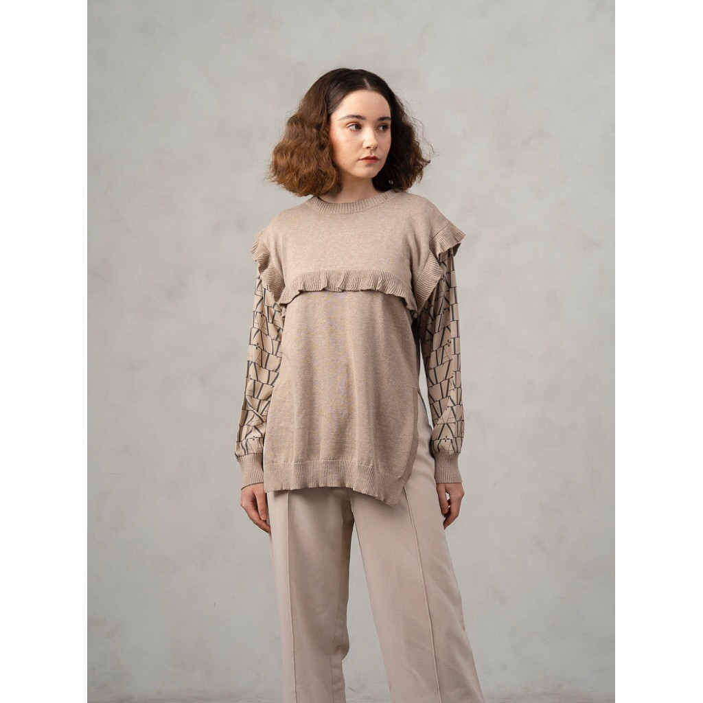 Leysika SweatShirt Beige - Aleza label | Sweat Shirt | Sweater Baju | Knit | Atasan wanita | aleza l