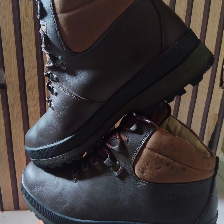 sepatu boot berghaus