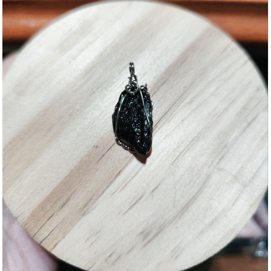 Kyowa Pendant Liontin Tektite mirip Moldavite Raw 13,5 x 22 mm